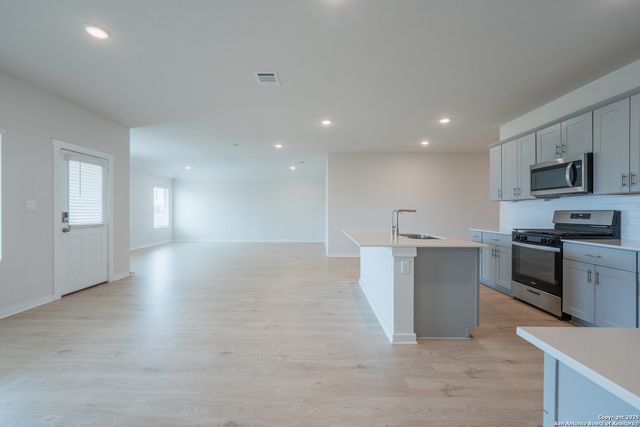 125 Nicks Cv, Lockhart, TX 78644