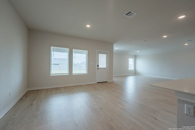 125 Nicks Cv, Lockhart, TX 78644