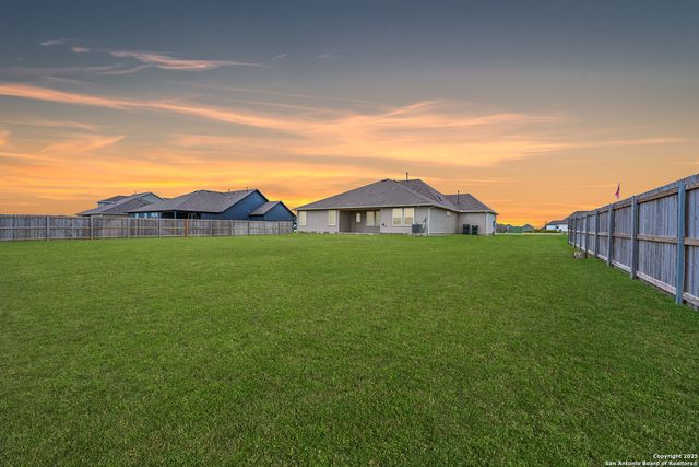 125 Nicks Cv, Lockhart, TX 78644