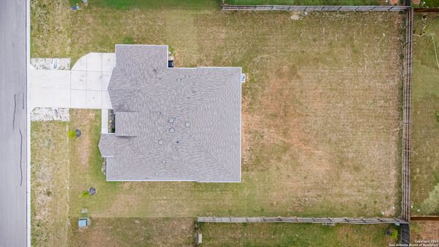 125 Nicks Cv, Lockhart, TX 78644