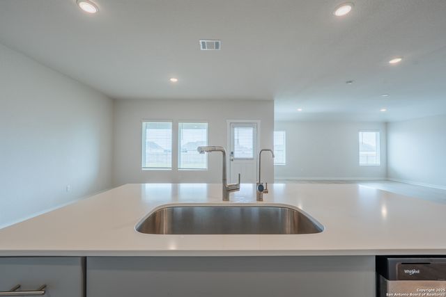 125 Nicks Cv, Lockhart, TX 78644