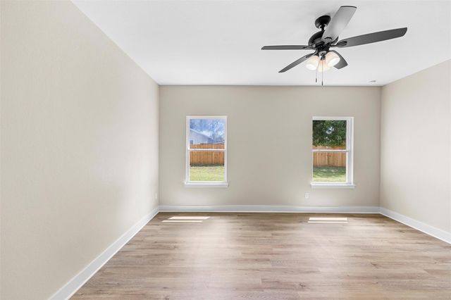 1004 White Tail CV, Lexington, TX 78947