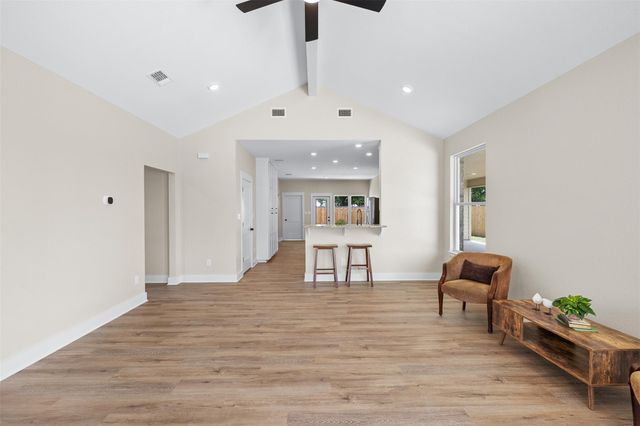 1004 White Tail CV, Lexington, TX 78947
