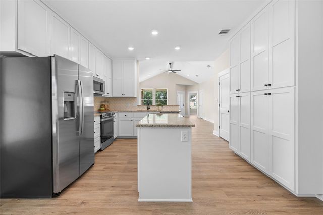 1004 White Tail CV, Lexington, TX 78947
