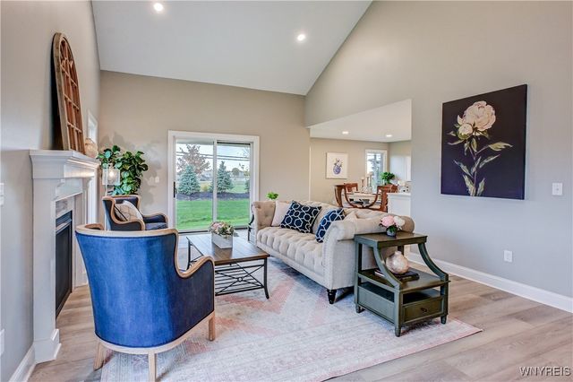 29 B Stonham Place North, Amherst, NY 14221