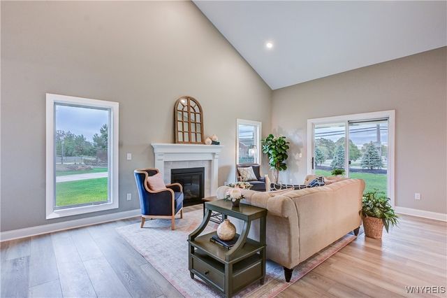 29 B Stonham Place North, Amherst, NY 14221