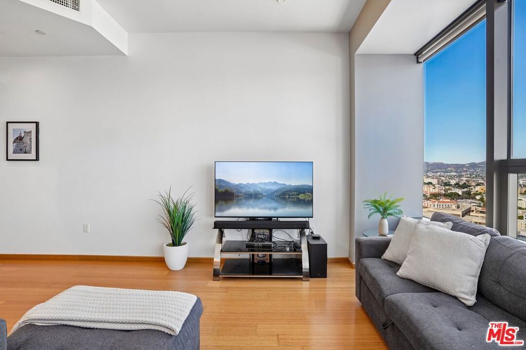 1100 Wilshire Boulevard 2105, Los Angeles, CA 90017 — photo 2