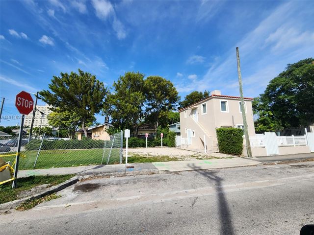 243 SW 10th Ave, Miami, FL 33130