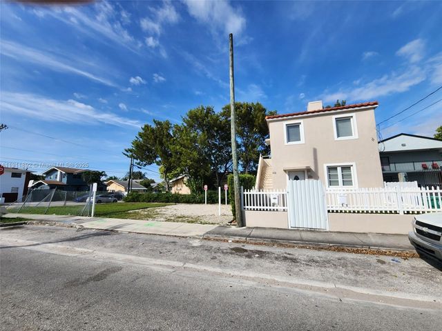 243 SW 10th Ave, Miami, FL 33130