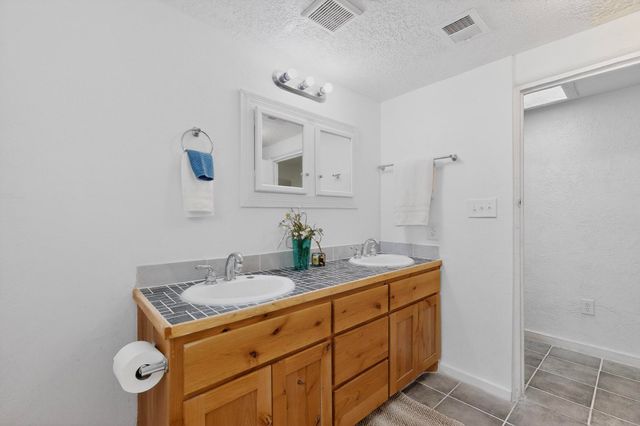 4115 5th Street NW, Albuquerque, NM 87107