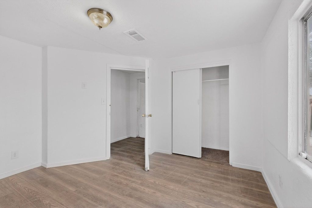 Image 21 of property listing at 4115 5th Street NW, Albuquerque, NM 87107