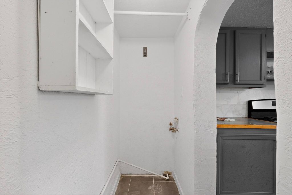 Image 30 of property listing at 4115 5th Street NW, Albuquerque, NM 87107