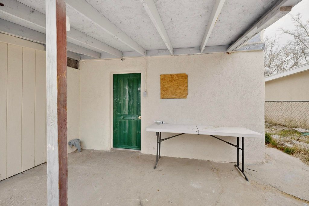 Image 32 of property listing at 4115 5th Street NW, Albuquerque, NM 87107