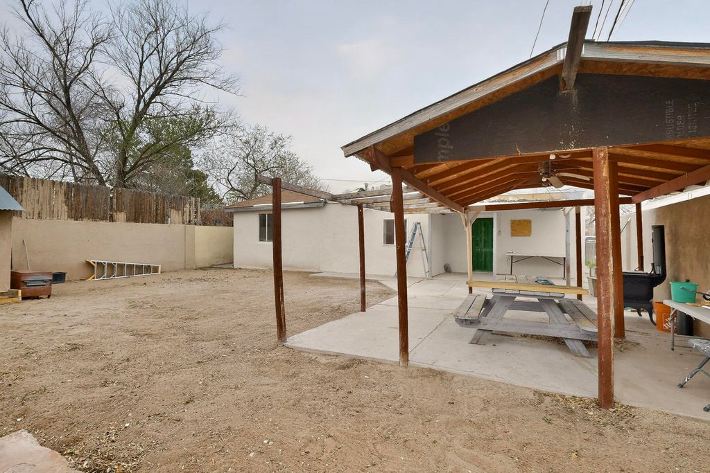 Image 37 of property listing at 4115 5th Street NW, Albuquerque, NM 87107