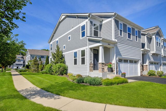 653 Riverbank Drive, Geneva, IL 60134