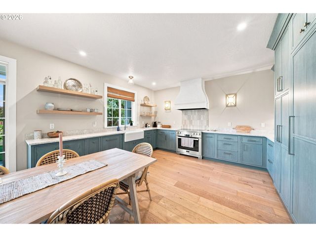 12132 HAZEL PARK Dr, Oregon City, OR 97045