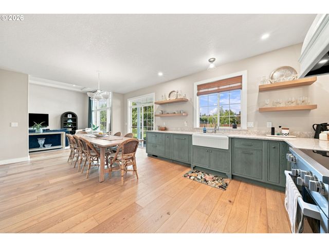 12132 HAZEL PARK Dr, Oregon City, OR 97045