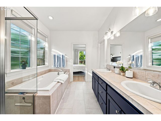 12132 HAZEL PARK Dr, Oregon City, OR 97045