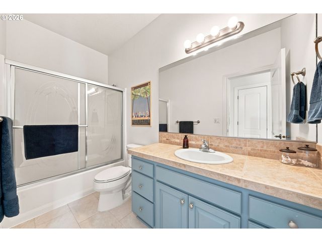 12132 HAZEL PARK Dr, Oregon City, OR 97045