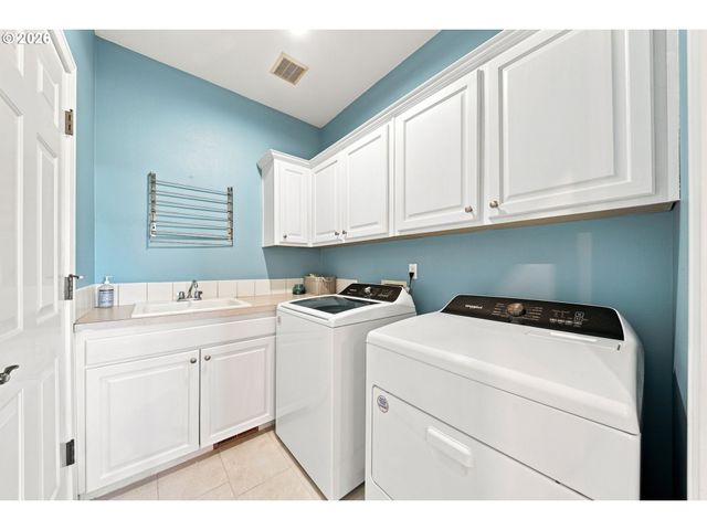 12132 HAZEL PARK Dr, Oregon City, OR 97045