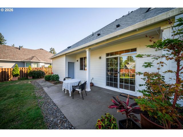 12132 HAZEL PARK Dr, Oregon City, OR 97045