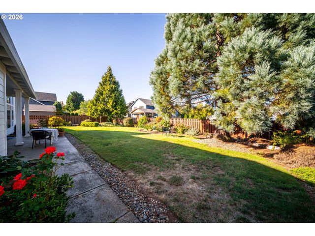 12132 HAZEL PARK Dr, Oregon City, OR 97045