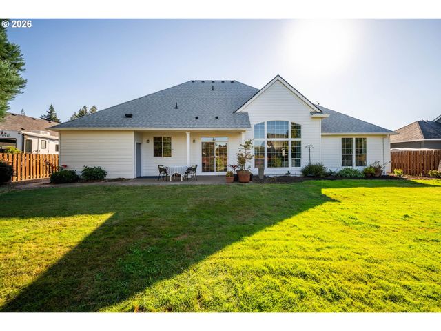 12132 HAZEL PARK Dr, Oregon City, OR 97045