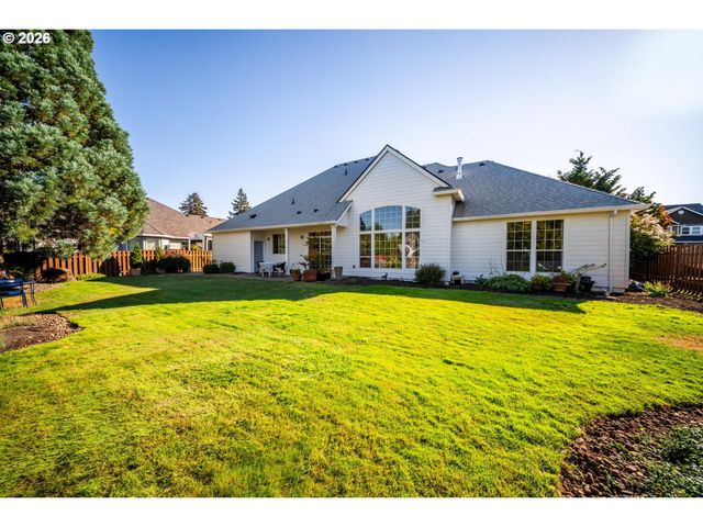 12132 HAZEL PARK Dr, Oregon City, OR 97045