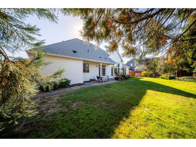 12132 HAZEL PARK Dr, Oregon City, OR 97045