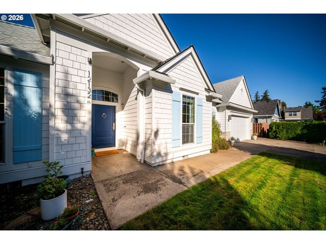 12132 HAZEL PARK Dr, Oregon City, OR 97045