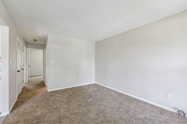 930 Emma Avenue, Des Moines, IA 50315