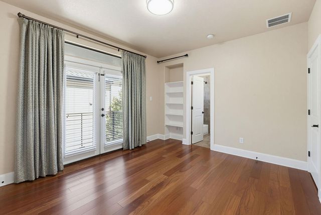 6533 E Hill DR 5, Austin, TX 78731