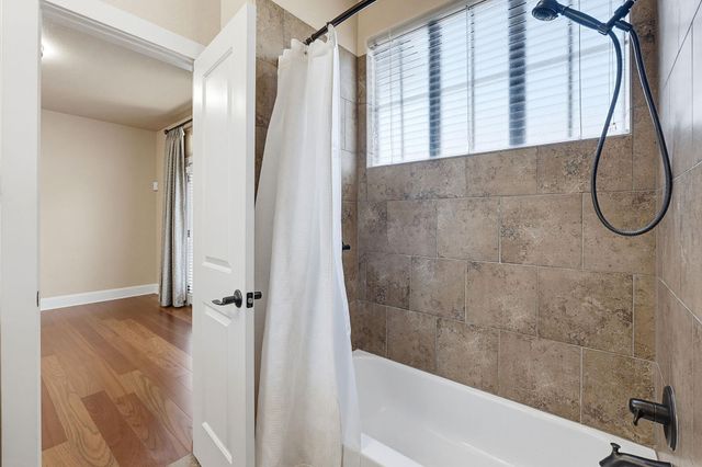 6533 E Hill DR 5, Austin, TX 78731