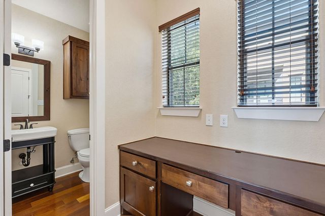 6533 E Hill DR 5, Austin, TX 78731