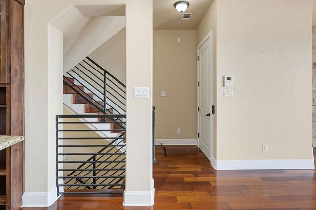 6533 E Hill DR 5, Austin, TX 78731