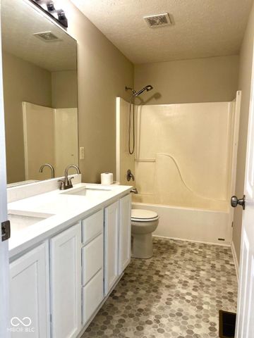 11842 Wedgeport Lane, Fishers, IN 46037