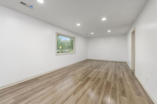 218 W Aaron Dr, Andover, KS 67002
