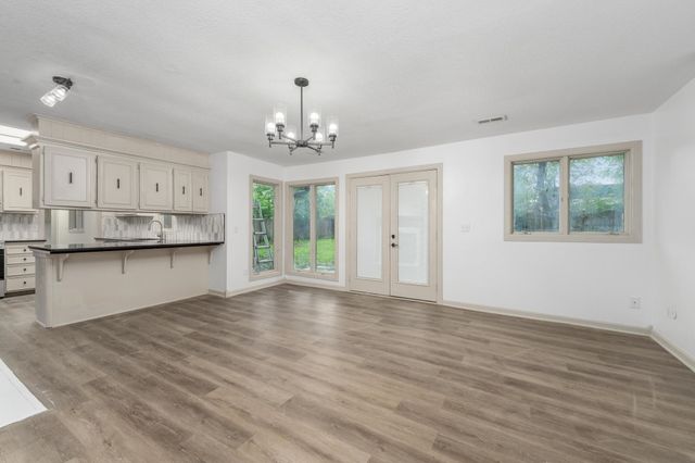 218 W Aaron Dr, Andover, KS 67002