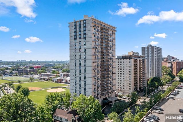 160 Overlook Avenue 2C, Hackensack, NJ 07601