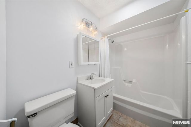 160 Overlook Avenue 2C, Hackensack, NJ 07601
