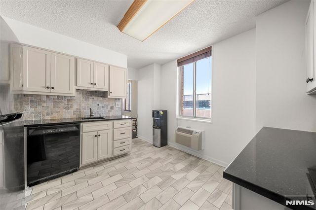 160 Overlook Avenue 2C, Hackensack, NJ 07601