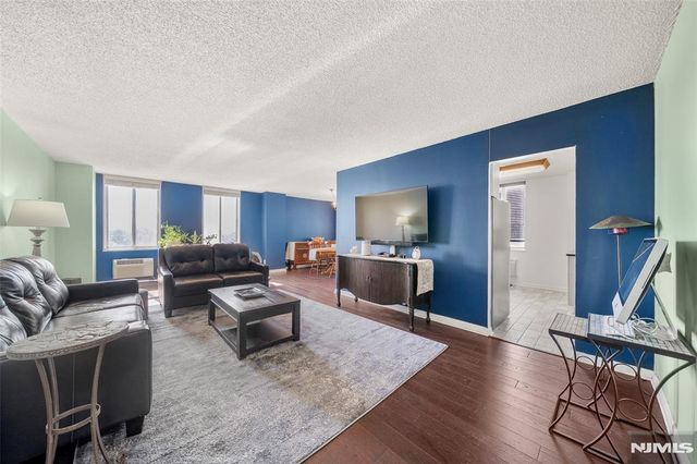 160 Overlook Avenue 2C, Hackensack, NJ 07601