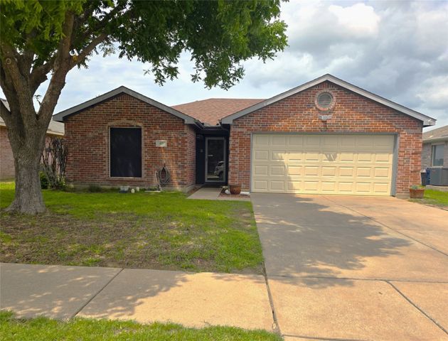 419 NW Murphy Road, Burleson, TX 76028