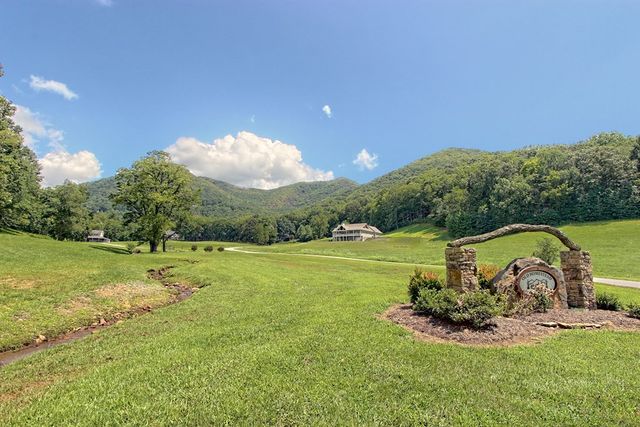 299 Old Homestead Lane, Hayesville, NC 28904
