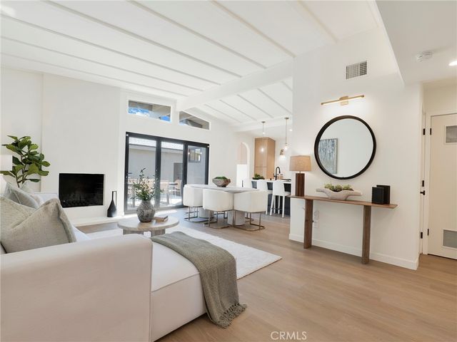 17156 Bullock, Encino, CA 91316