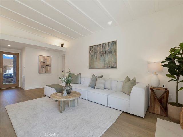 17156 Bullock, Encino, CA 91316