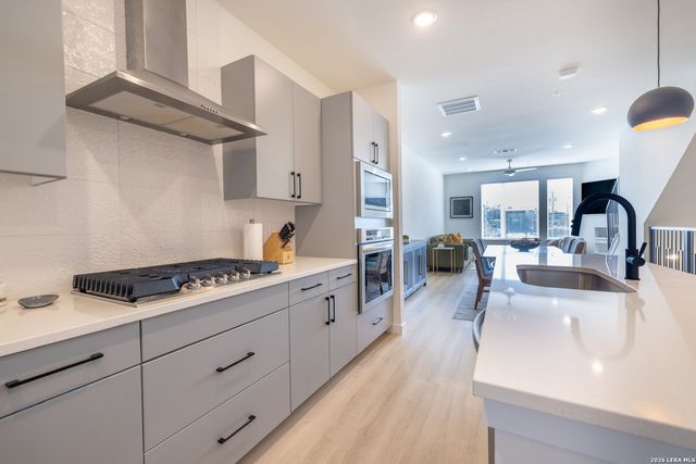 719 E Locust St Unit 4110, San Antonio, TX 78212