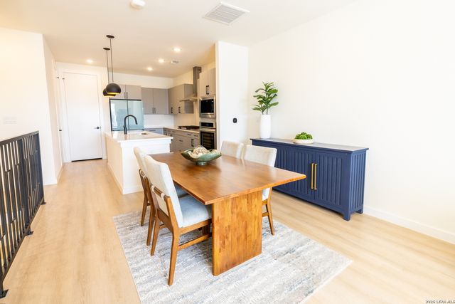 719 E Locust St Unit 4110, San Antonio, TX 78212