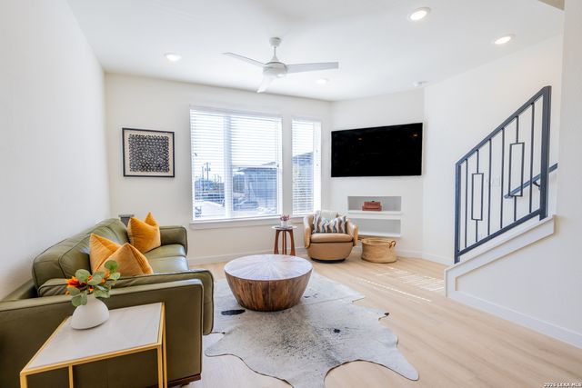 719 E Locust St Unit 4110, San Antonio, TX 78212