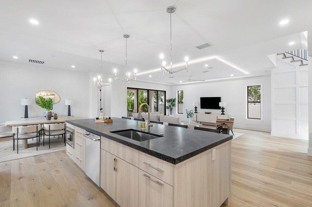 735 SE 4th Avenue, Delray Beach, FL 33483